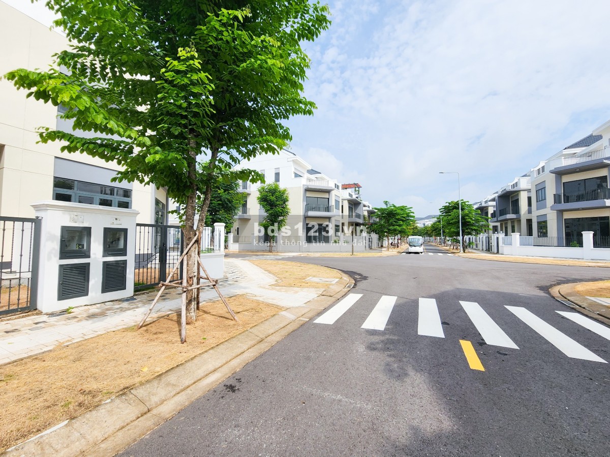 Chính chủ bán, nhận nhà ngay, Ký HĐMB, hướng Đông Bắc, giá 6,6 tỷ VAT, xem nhà thực tế trong ngày