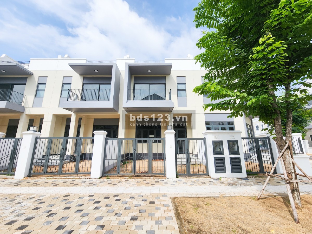 Chính chủ bán, nhận nhà ngay, Ký HĐMB, hướng Đông Bắc, giá 6,6 tỷ VAT, xem nhà thực tế trong ngày