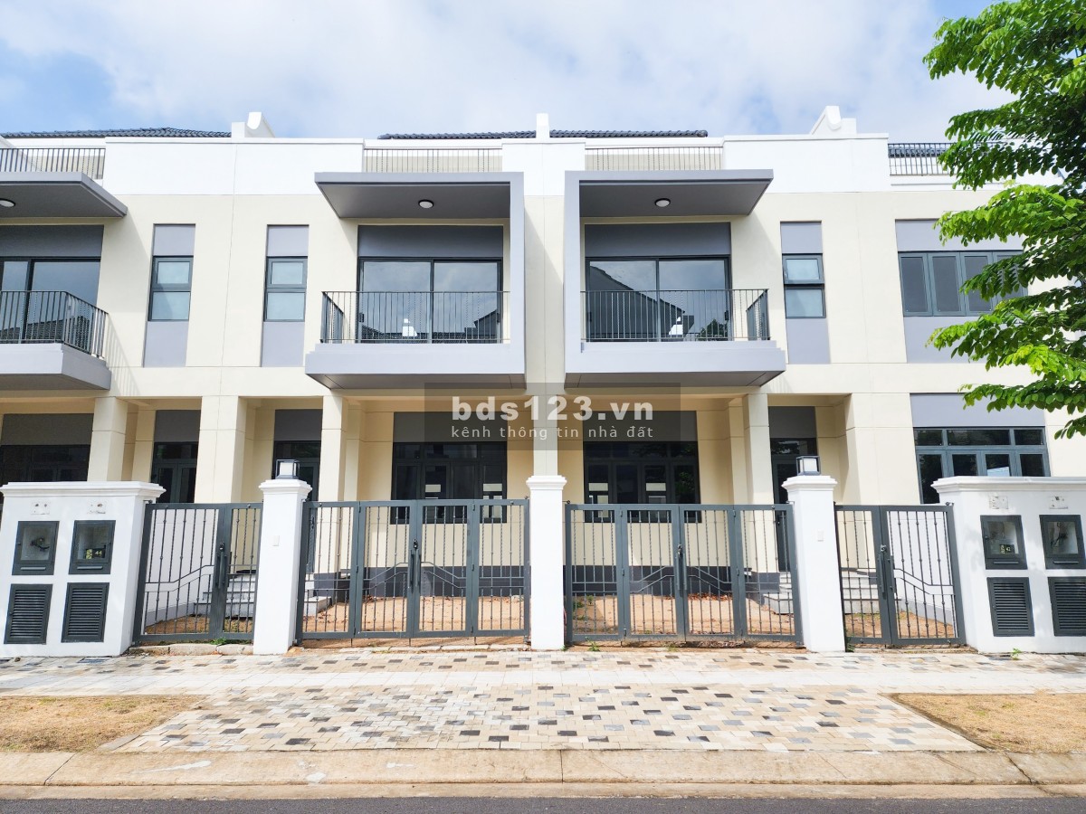 Chính chủ bán, nhận nhà ngay, Ký HĐMB, hướng Đông Bắc, giá 6,6 tỷ VAT, xem nhà thực tế trong ngày
