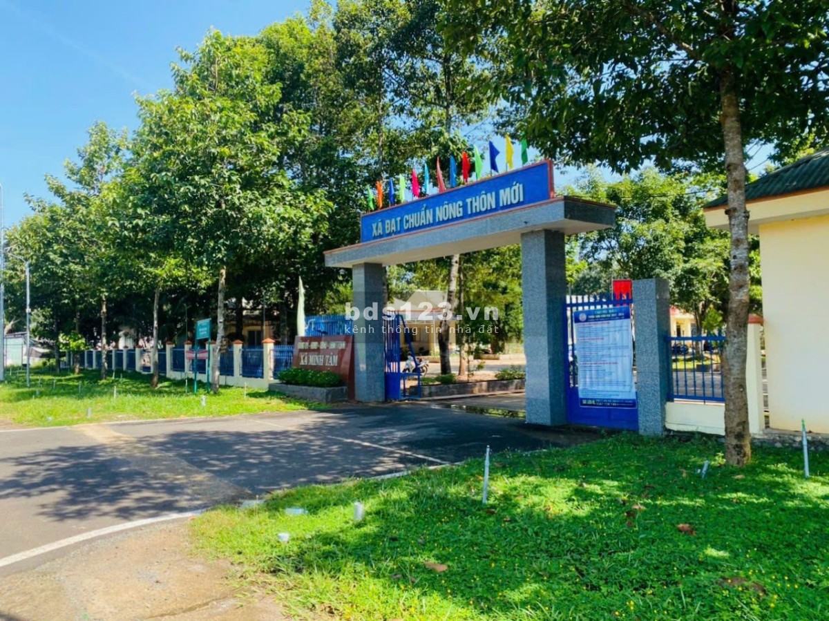 Bán đất (9x35=310m²) giá 560 triệu, cập sát QL13, đối diện chợ , sổ riêng thổ cư, dân đông đúc