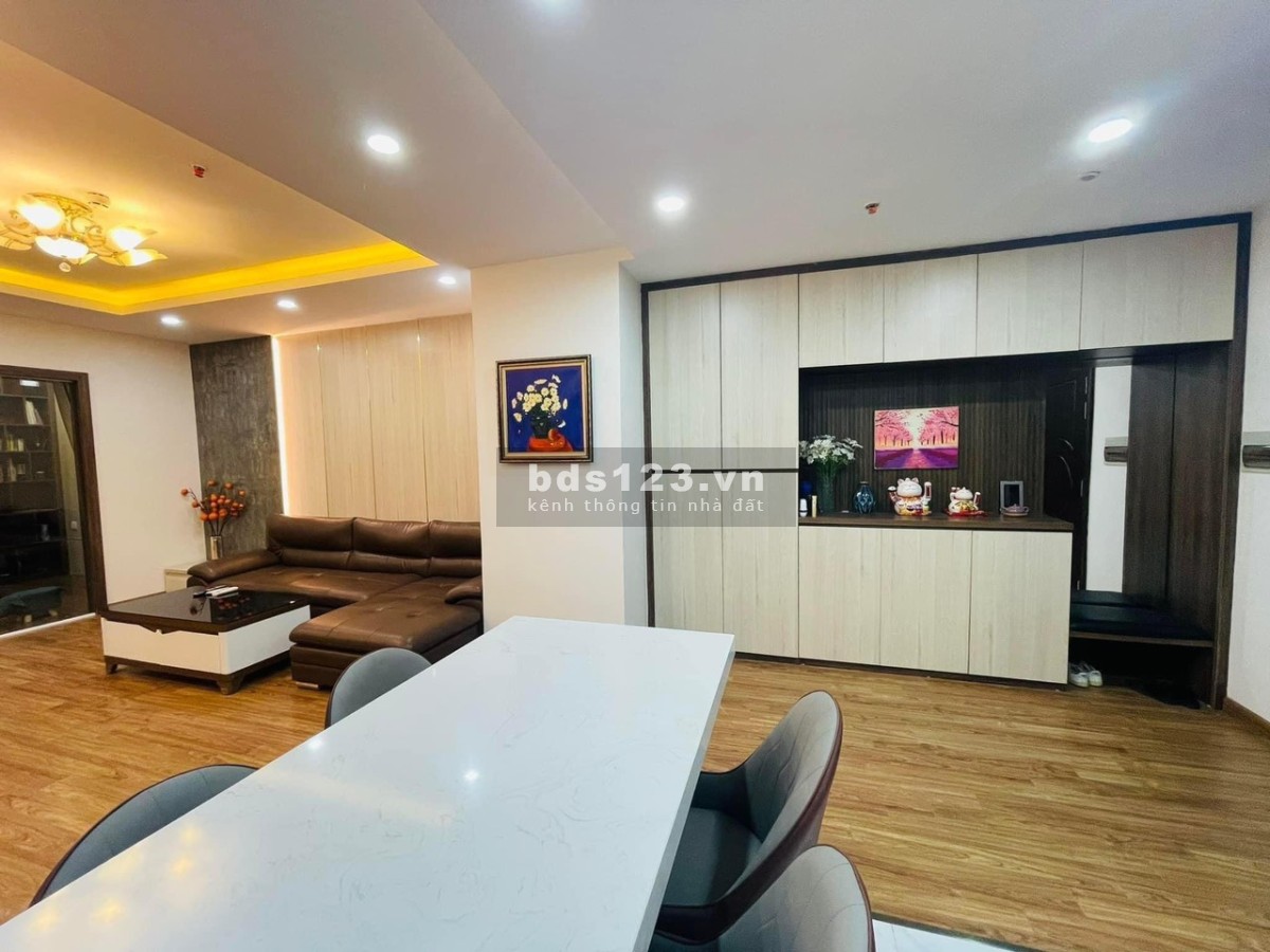 Chính chủ cần bán gấp căn hộ Vinhomes Times City - 2PN, 2WC - Diện tích 108m² - Giá 5 tỷ 500 triệu.