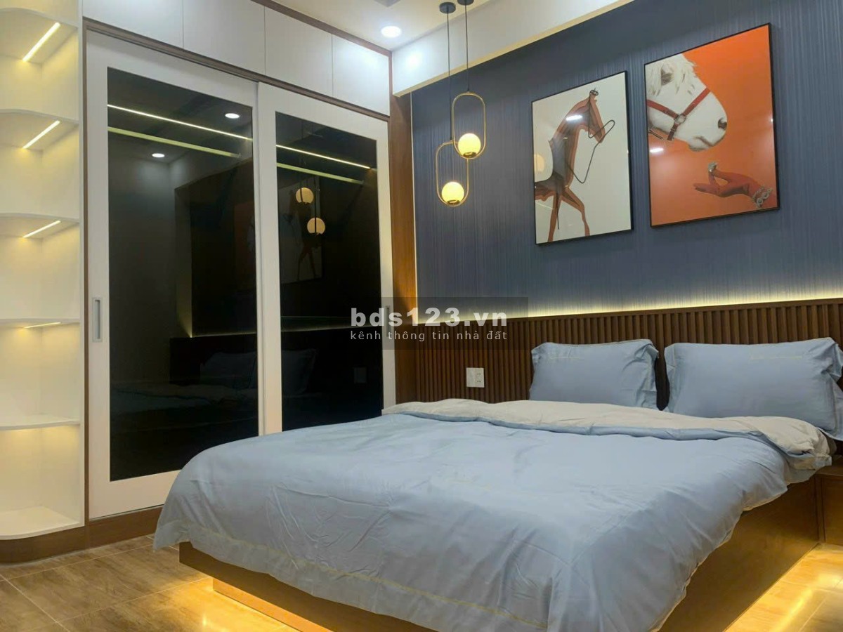 Nhà bán mặt tiền khu chợ Tân Hương _ 4X20M _ 2 lầu _ Sân thượng _ 5 phòng ngủ