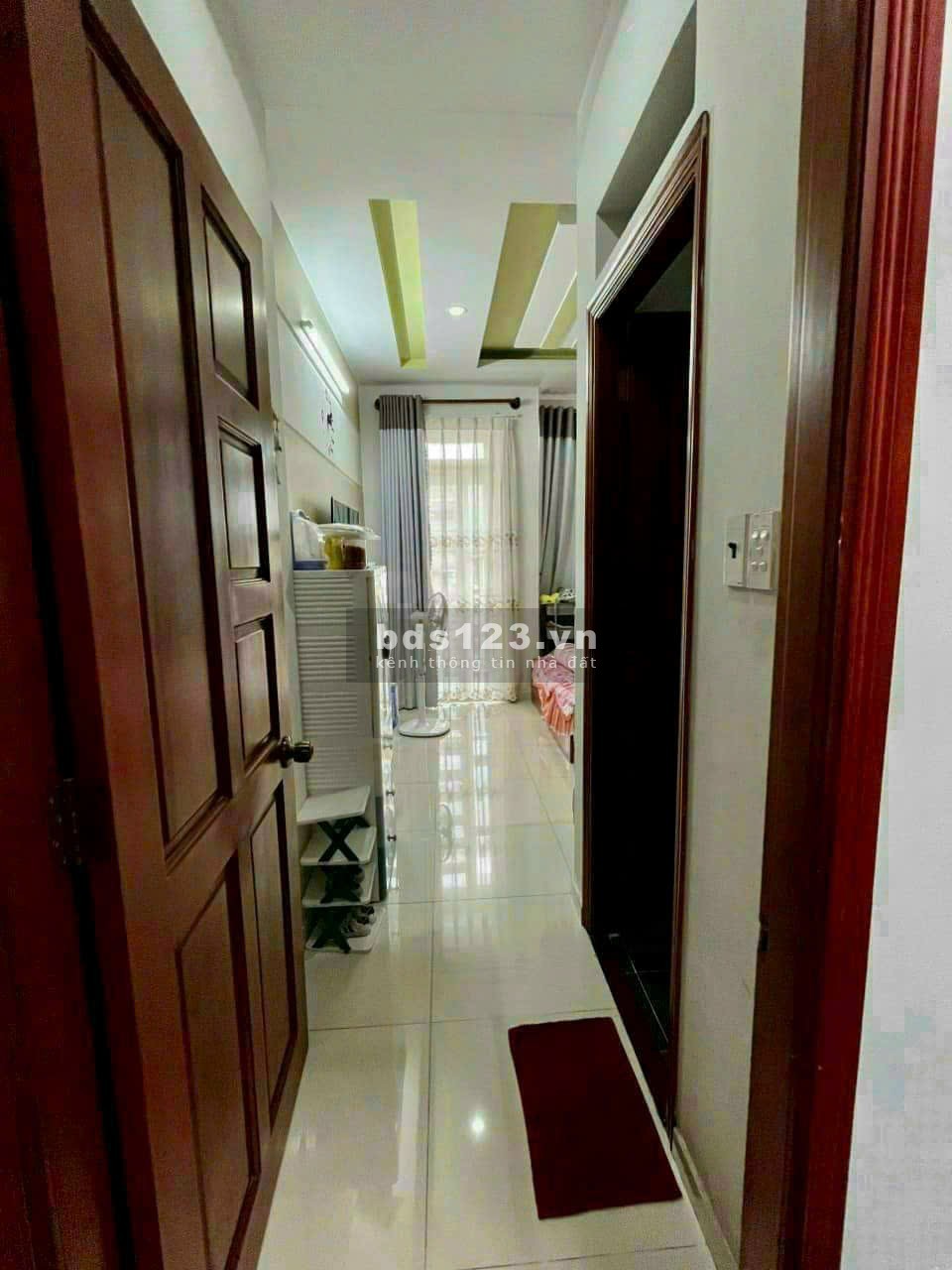 Nhà bán mặt tiền khu chợ Tân Hương _ 4X20M _ 2 lầu _ Sân thượng _ 5 phòng ngủ