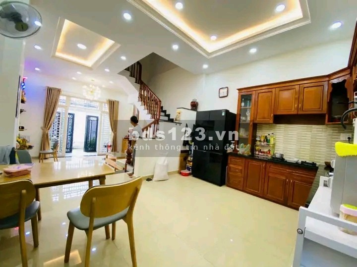 Chính chủ bán nhà 2pn ở Hoàng Văn Thụ, sát bên Hoàng Văn Thụ