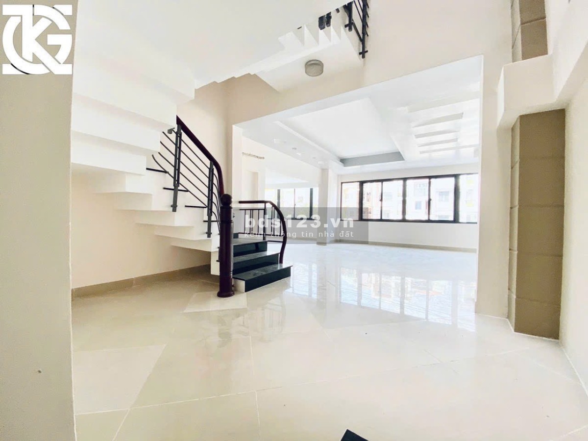 Tòa nhà góc 2 mặt tiền CMT8, quận Tân BÌnh - Diện tích 250m2 - Giá 1xxx