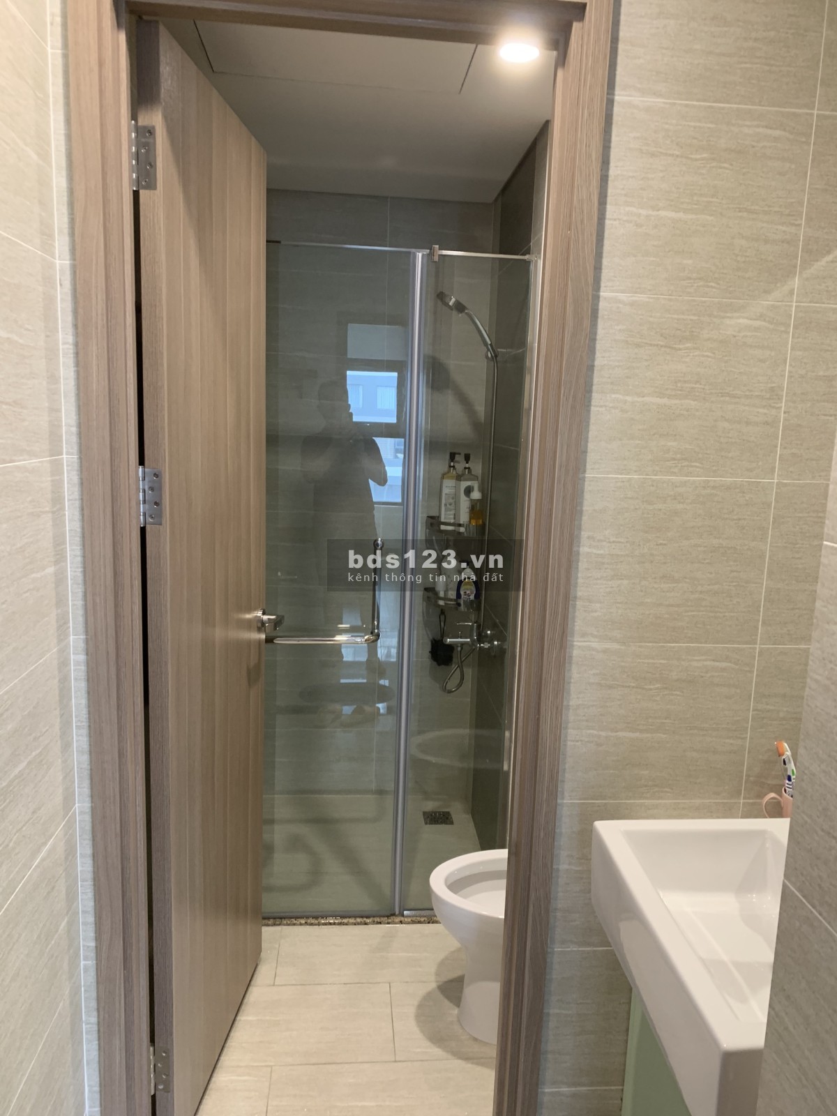 Giá tốt cho căn chung cư 2N1WC 55m2 full đồ chỉ 2tỷ250 bao phí Vinhomes Smart City
