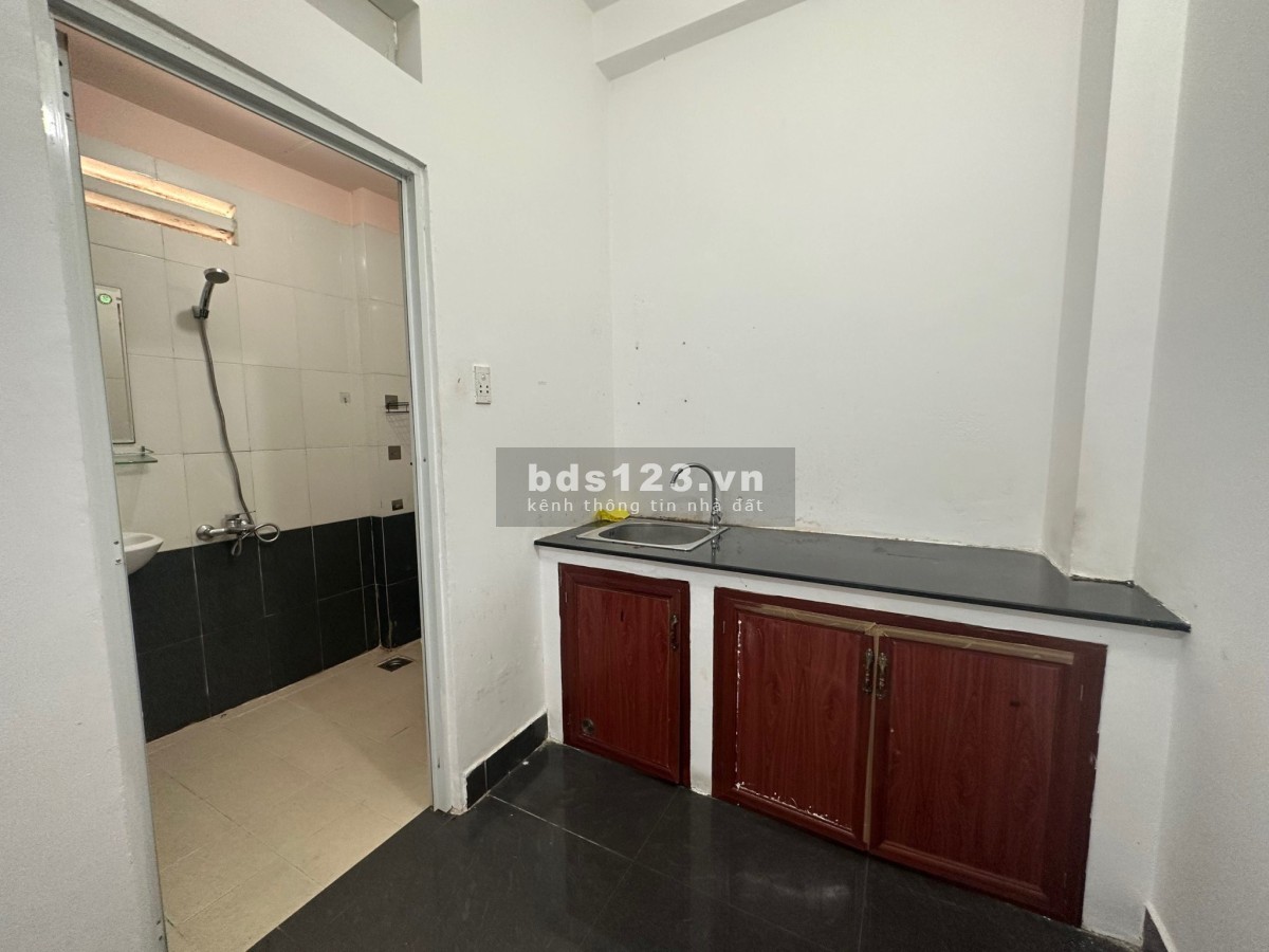 Căn hộ rẻ nhất Bình Thạnh 50 m2 có thể ngăn được 2 phòng ngủ, bếp, WC