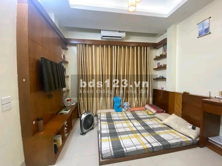 Việt Hưng Nhà dân xây, rộng 36m2, giá 3 tỷ 100 triệu, cách ô tô 10m, ô tô tránh 20m, 0987883182