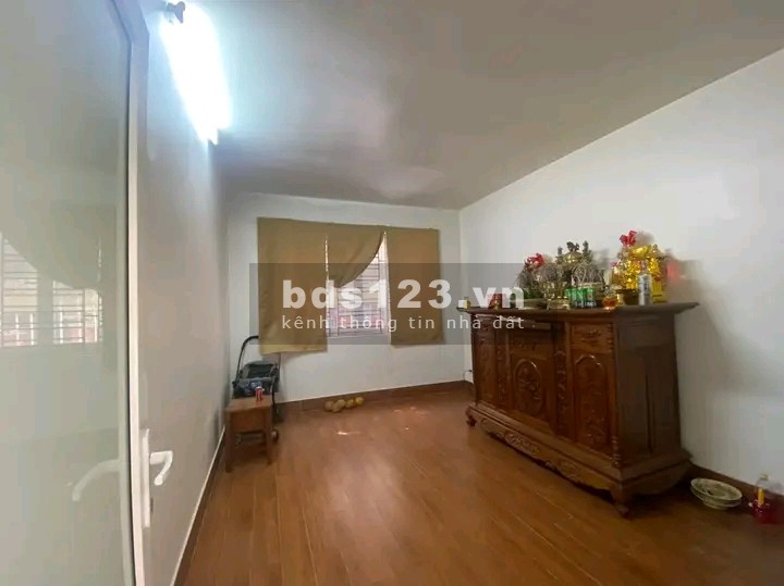 Việt Hưng Nhà dân xây, rộng 36m2, giá 3 tỷ 100 triệu, cách ô tô 10m, ô tô tránh 20m, 0987883182