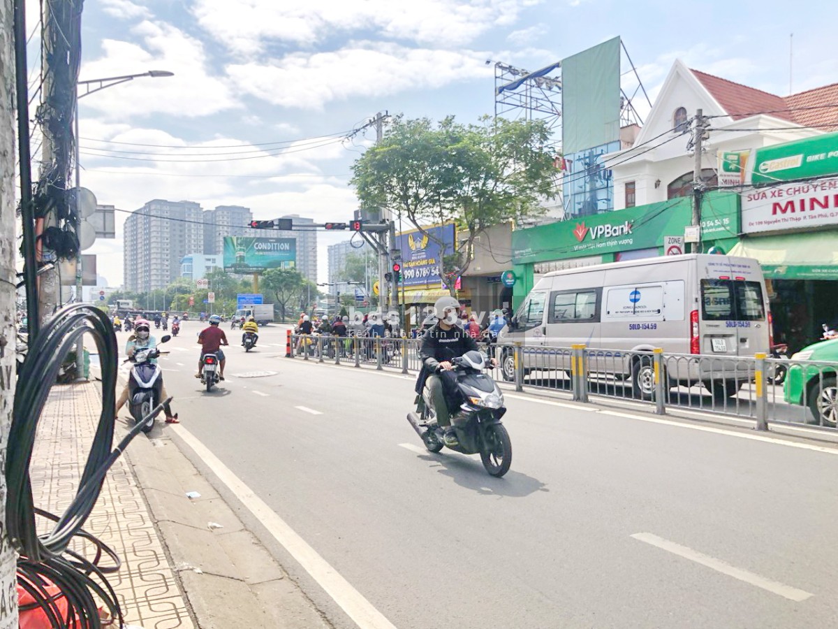 Bán nhà riêng mặt tiền 121 Nguyễn Thị Thập, Quận 7, DT 167m² giá 33 tỷ