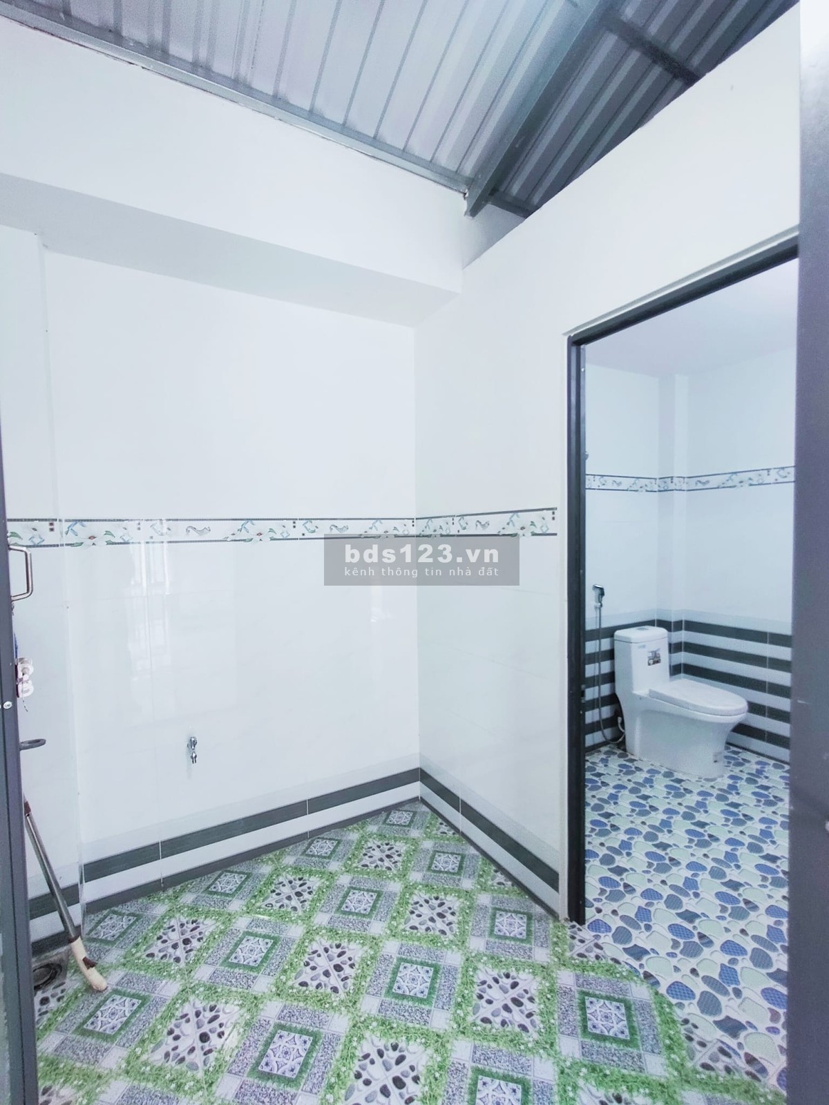 Cấn bán gấp căn nhà 70m2 1 trệt, 1 lầu gần trường THCS Quy Đức