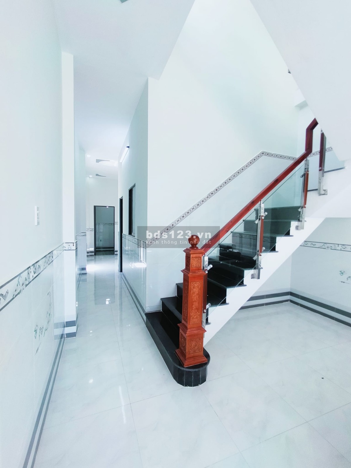 Cấn bán gấp căn nhà 70m2 1 trệt, 1 lầu gần trường THCS Quy Đức