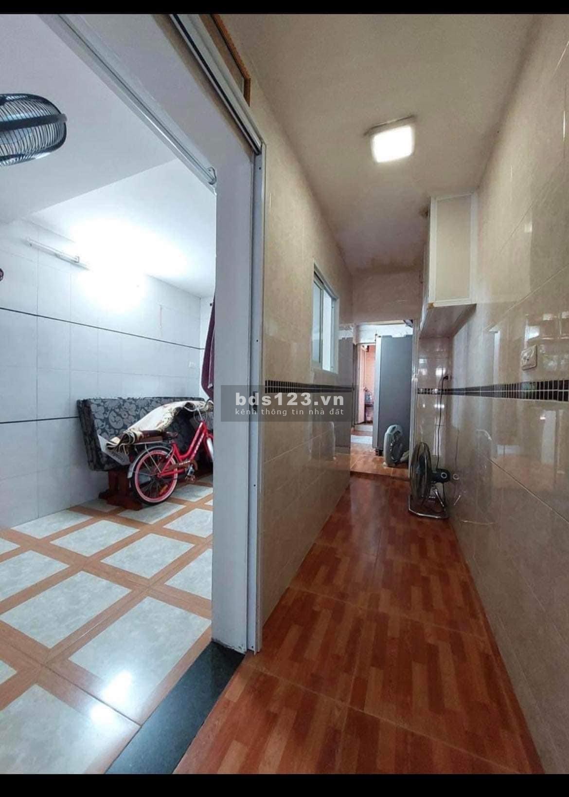 Chính chủ cần bán tập thể văn chương_80m2_ kinh doanh tốt