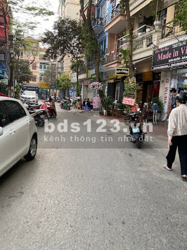 Cho thuê văn phòng 18m2 2.5 triệu tầng 3 phố đỗ quang Trung Hòa cầu giấy