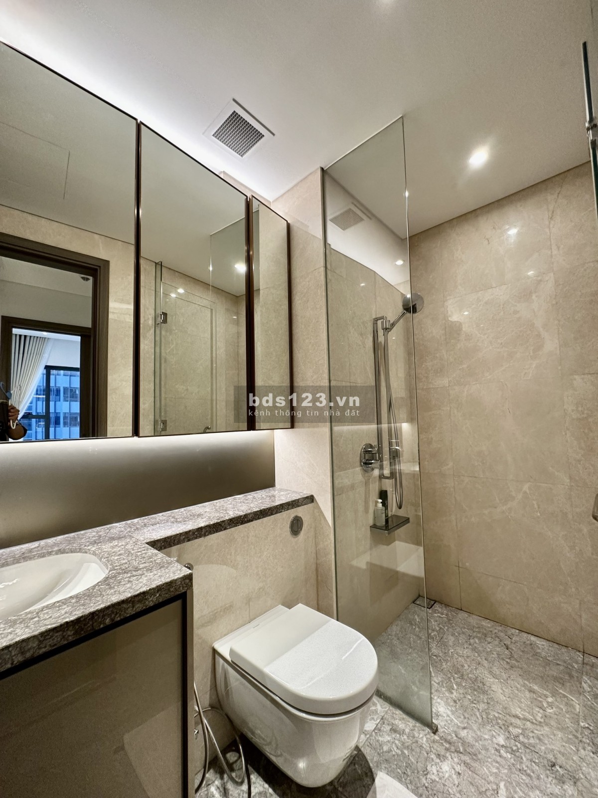 Cần bán căn hộ cao cấp 1PN Full NT (51m2) tại The Marq giá 8.7 tỷ bao phí.