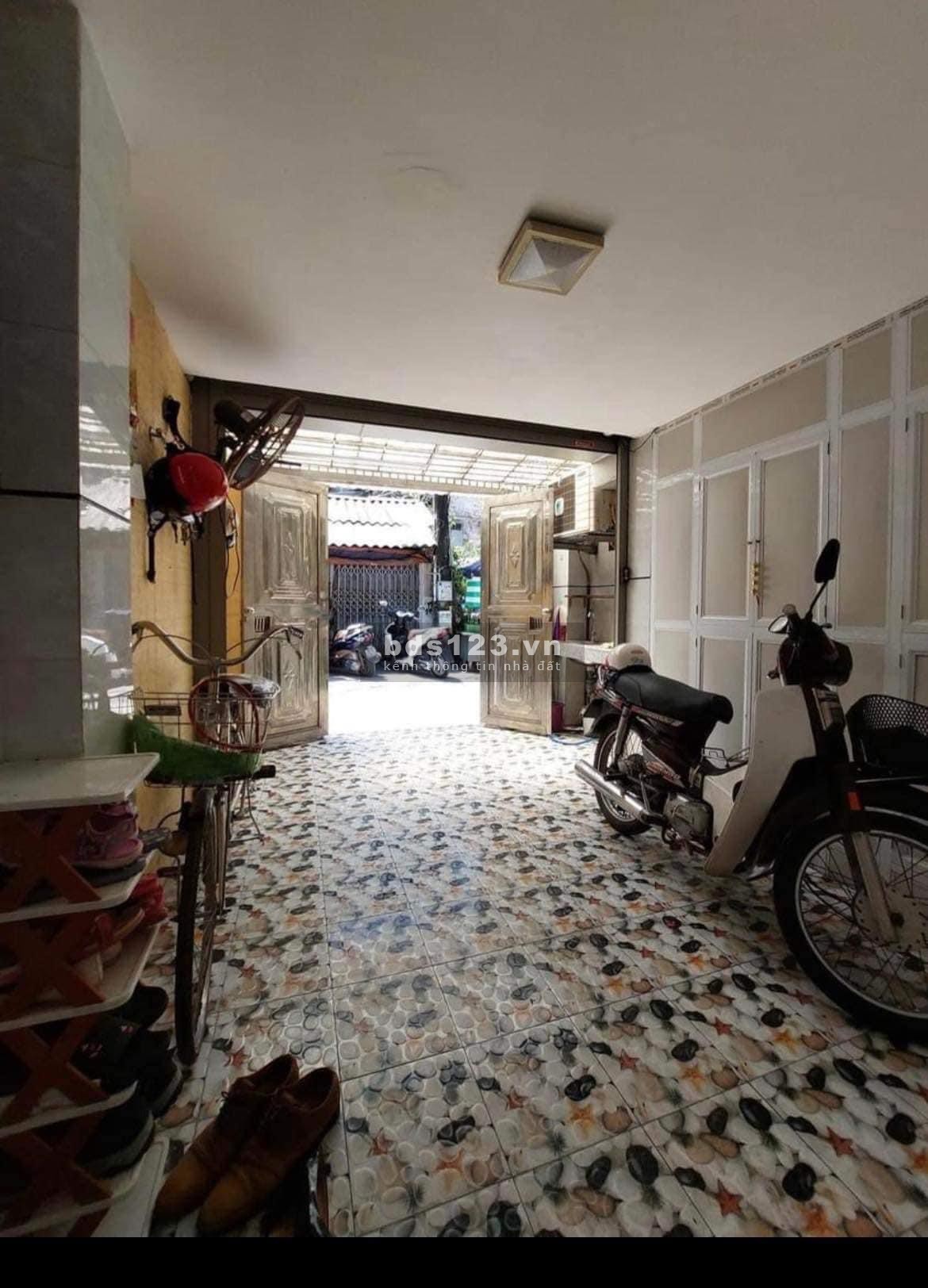 Chính chủ cần bán tập thể văn chương_80m2_ kinh doanh tốt