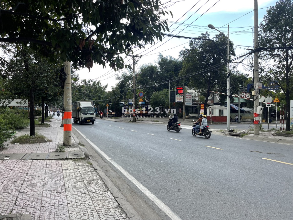 Đất lớn 51m ngang mặt tiền Nguyễn Duy Trinh 2.100m2 180tỷ vòng xoay Phú Hữu