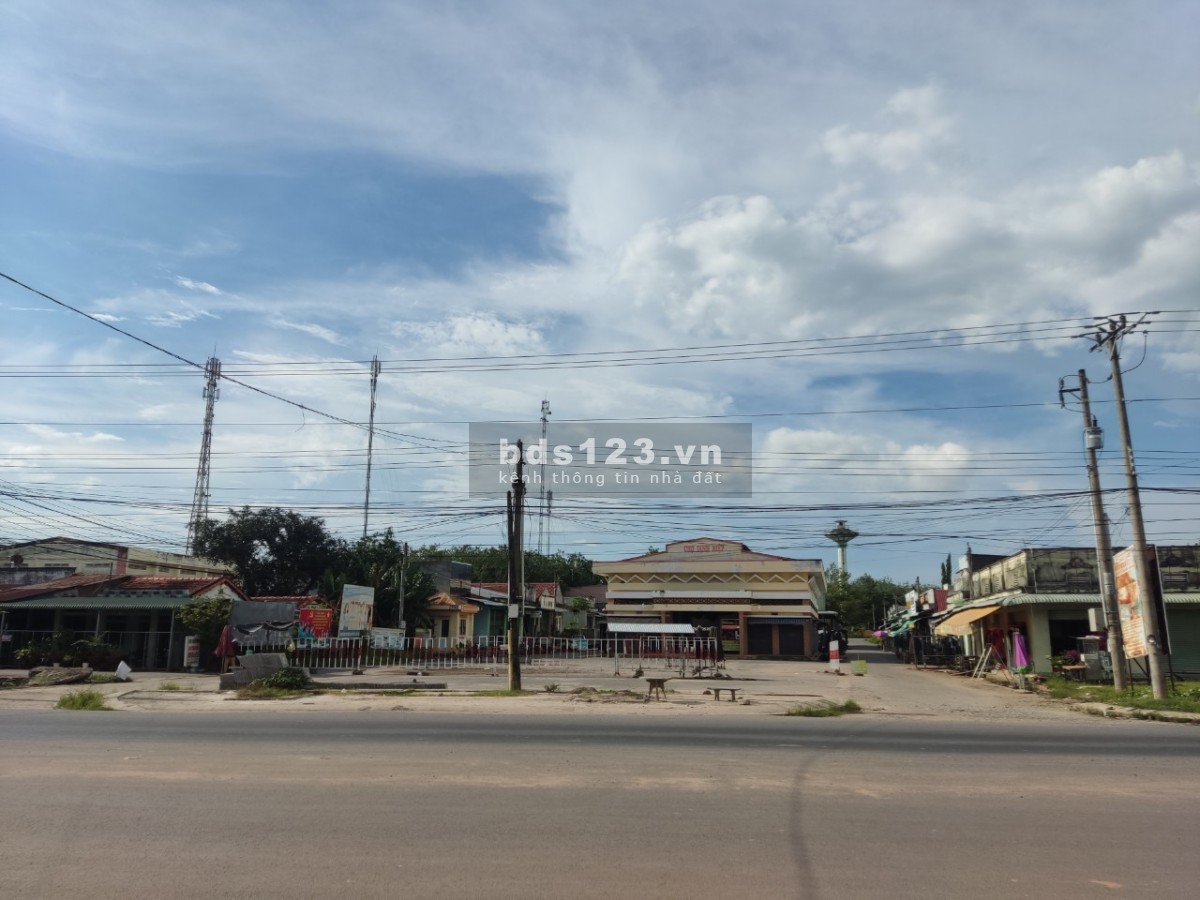 Bán lô góc 2 mặt tiền ngay TTHC Định Hiệp, Đối diện trụ sở Công an