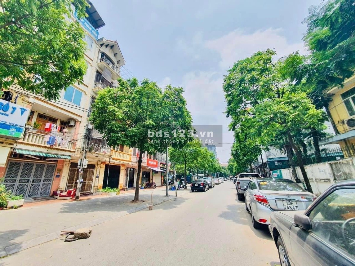 Bán nhà đường Võ Chí Công, nhỉnh 4 tỷ, 100m oto đậu