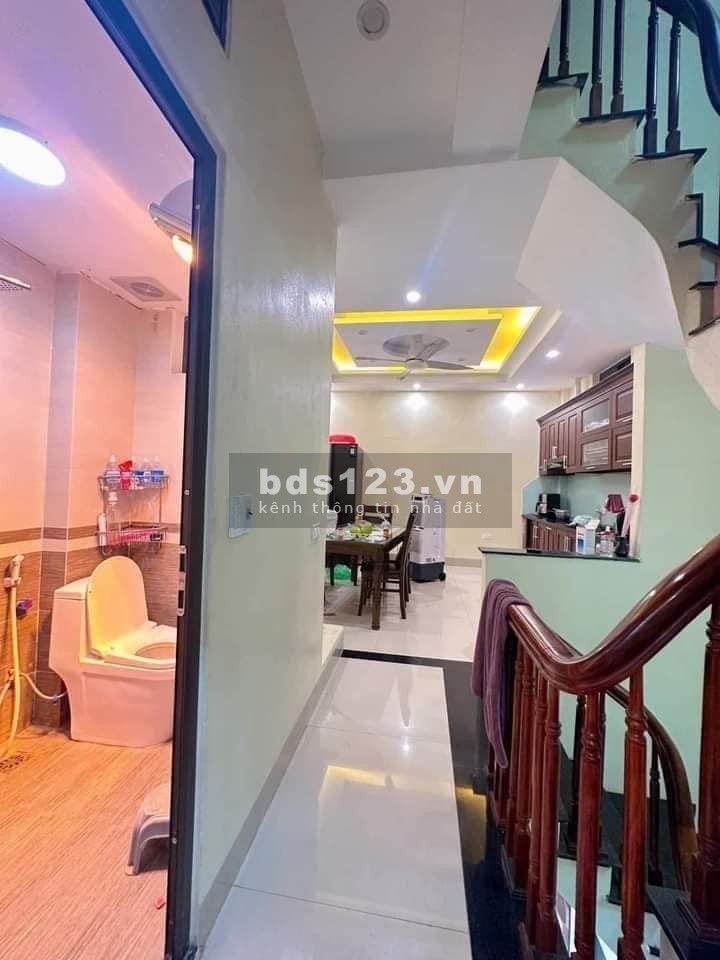 Bán nhà Phạm Văn Đồng, Cầu Giấy, giá 3.7 tỷ, ô tô cách nhà 10m