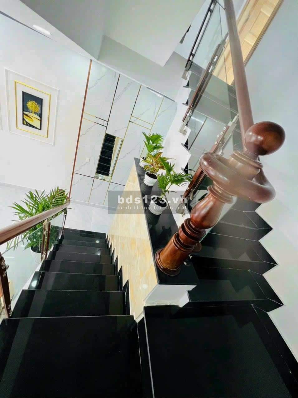 (TT Nhà Bè) Nhà mới 3 tầng 50m2, ngang 4.6m * 11m, 4pn, đường 6m, giá nhỉnh 4 tỷ
