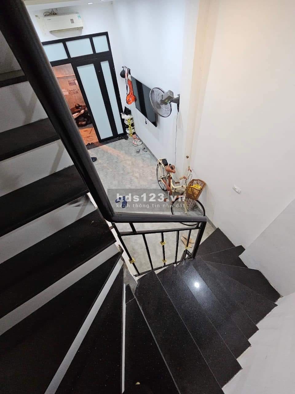 Bán nhà 25m2 *5 tầng Bạch Mai - Hai Bà Trưng - Lô Góc - GẦN PHỐ - GẦN OTO CHỈ CÓ 2.7 TỶ