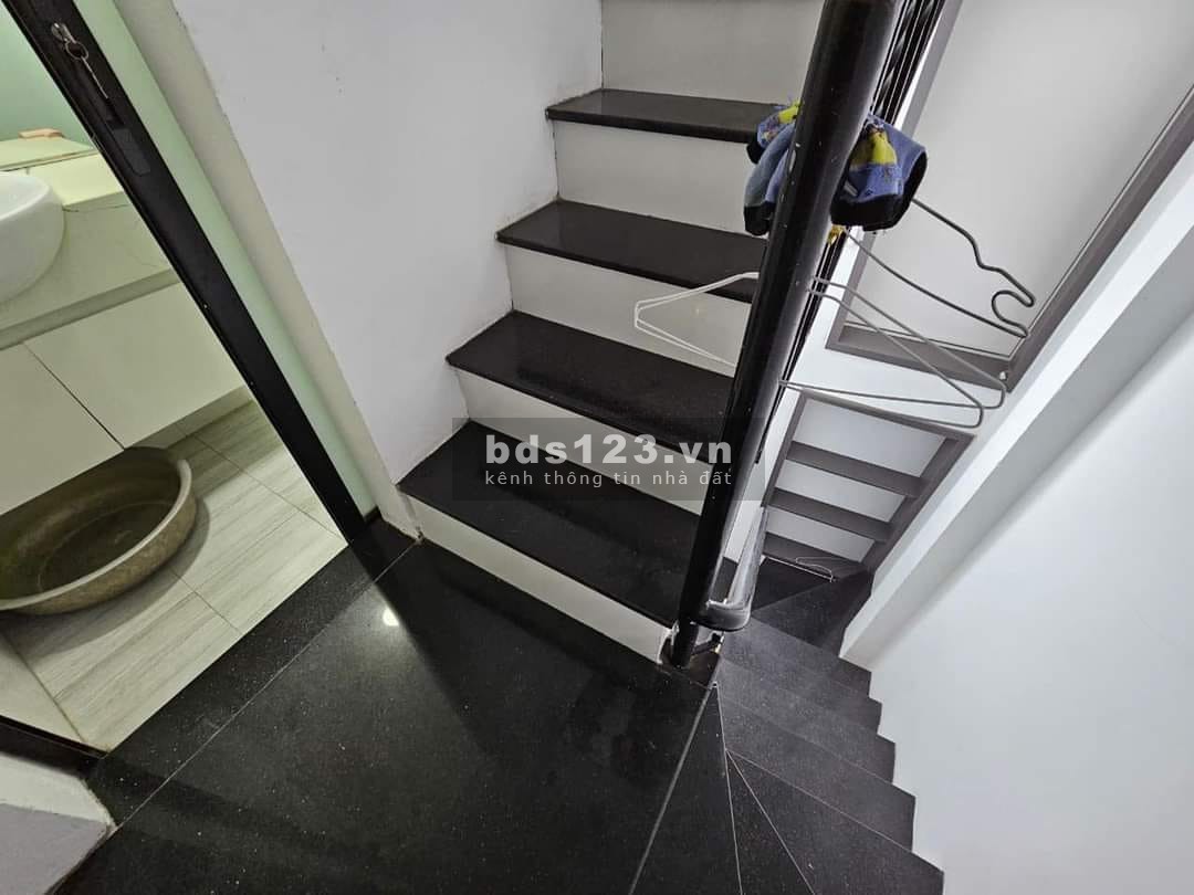 Bán nhà 25m2 *5 tầng Bạch Mai - Hai Bà Trưng - Lô Góc - GẦN PHỐ - GẦN OTO CHỈ CÓ 2.7 TỶ