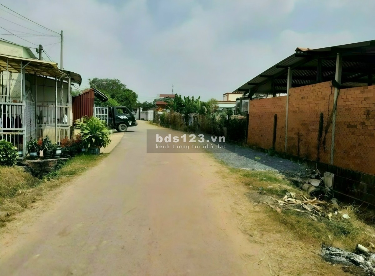 Bán nhanh dãy dọ 14p, 360m2, Sổ Sẵn, 745tr, Ngay ĐT 787, Thị xã Trảng Bàng, Tây Ninh.