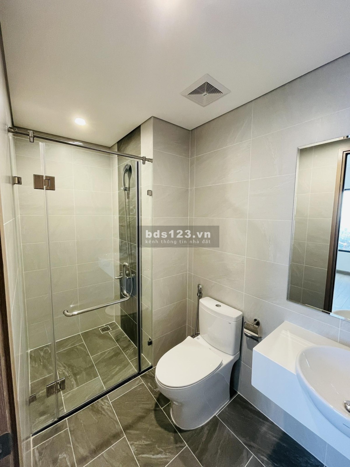 Bán căn hộ 2PN2WC tại Sakura Vinhomes Smart City nhận nhà ngay