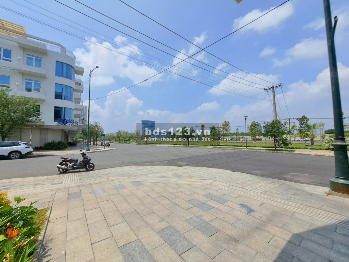 Cho thuê Shophouse Dverano giá 120 triệu khu mới, tiện ích hồ bơi đẹp