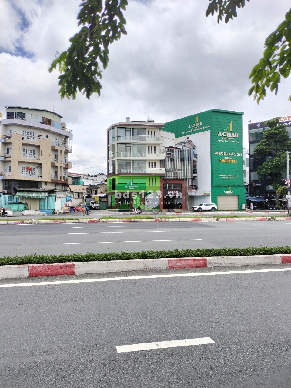 Bán nhà 3 mặt tiền Phạm Văn Đồng Phường 1 Quận Gò Vấp