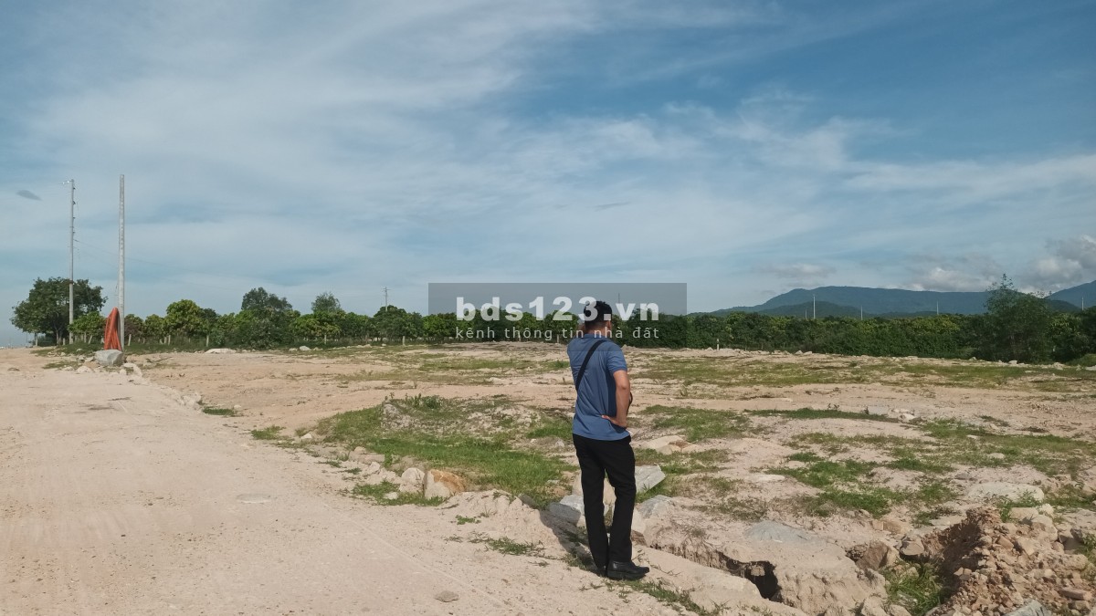 Đất Bình Thuận 1059m2 mặt tiền đường hạ giá 250tr