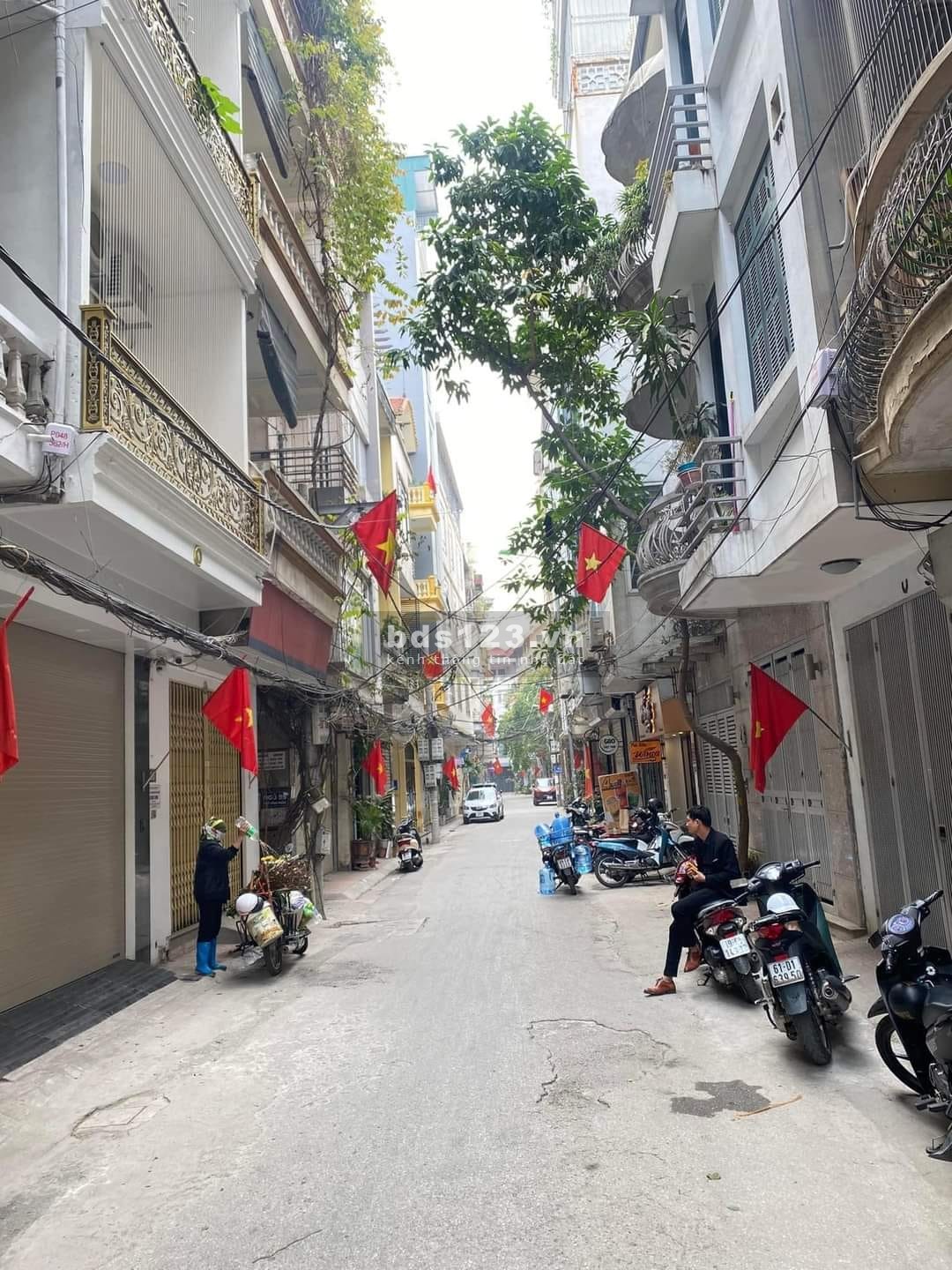Nhà mặt phố Vĩnh Phúc, Ba Đình. Dt 45m, 4t, mt 4.2m, 12 tỷ. Ô tô tránh, kinh doanh, Nhà đẹp ở ngay