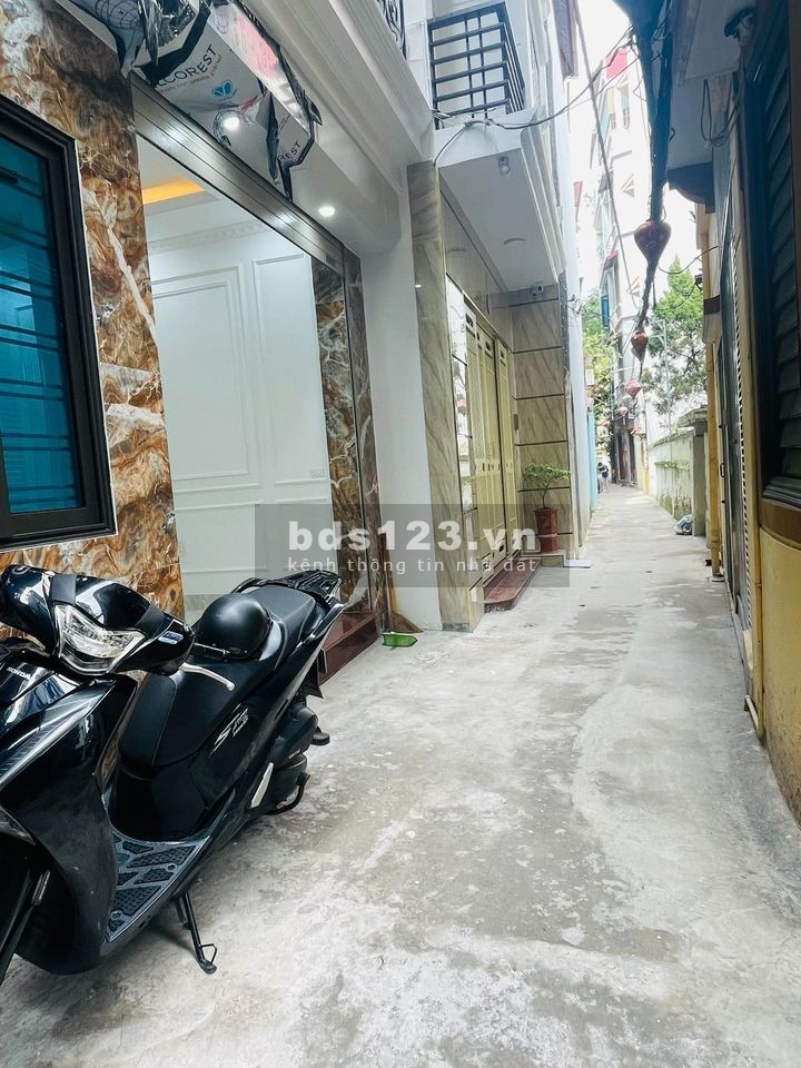 Nhà mới, giá nhỉnh 4 tỷ, tại Láng Hạ, quận Ba Đình, diện tích 40m2.