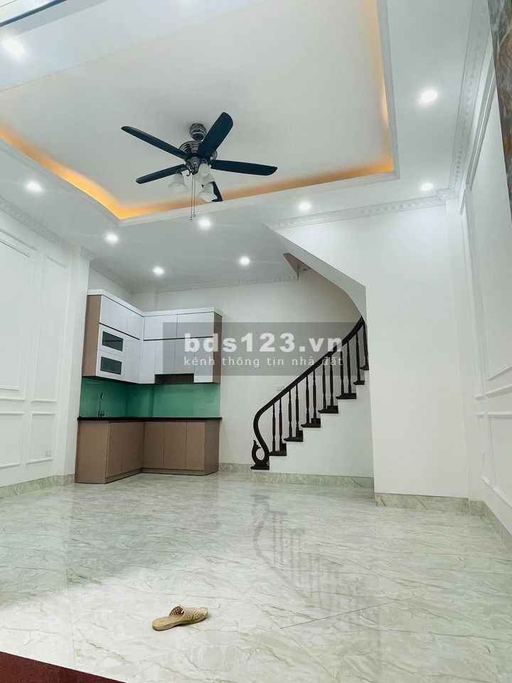 Nhà mới, giá nhỉnh 4 tỷ, tại Láng Hạ, quận Ba Đình, diện tích 40m2.