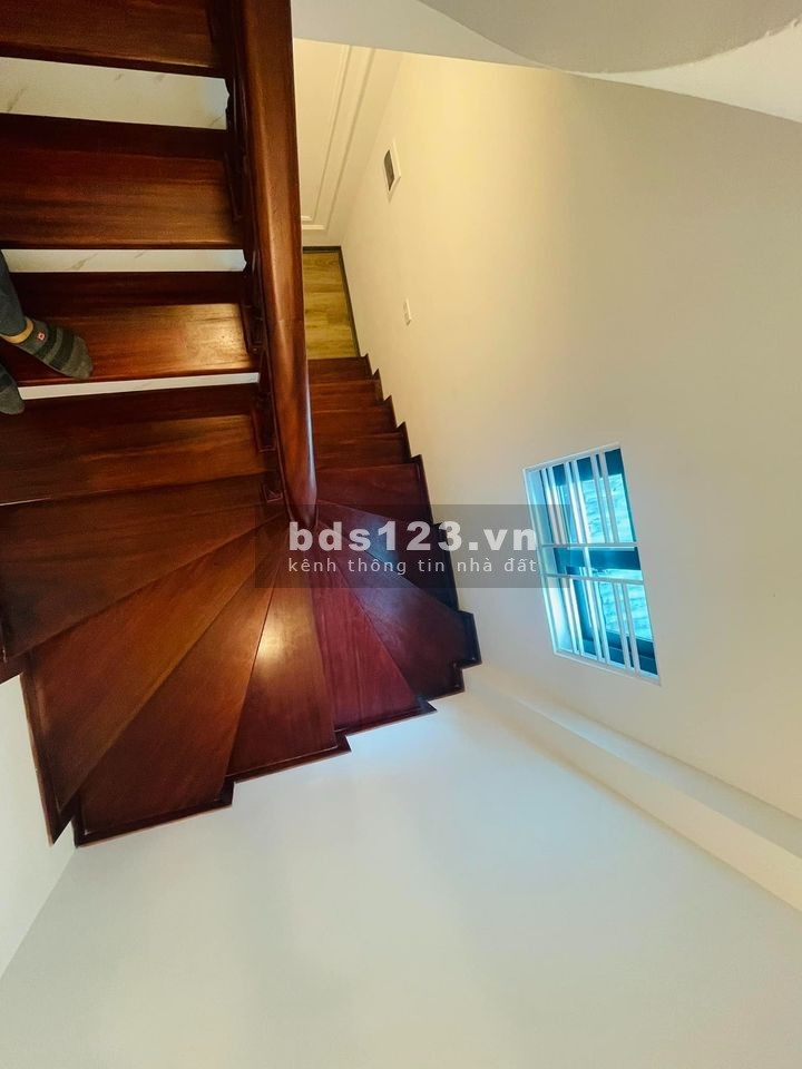 Nhà mới, giá nhỉnh 4 tỷ, tại Láng Hạ, quận Ba Đình, diện tích 40m2.