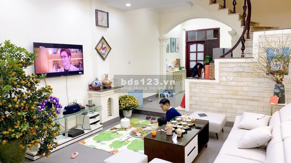 Bán nhà ngõ 379 Đội Cấn, Ba Đình, chính chủ. Diện tích 52.2m2, mặt tiền rộng 4.5m, giá nhỉnh 6 tỷ.
