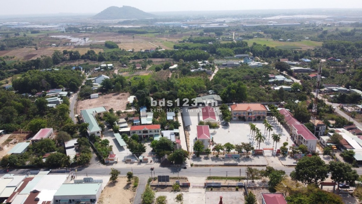Bán gấp 2 lô đất liền kề đối diện công viên cây xanh, sổ riêng cọc công chứng luôn