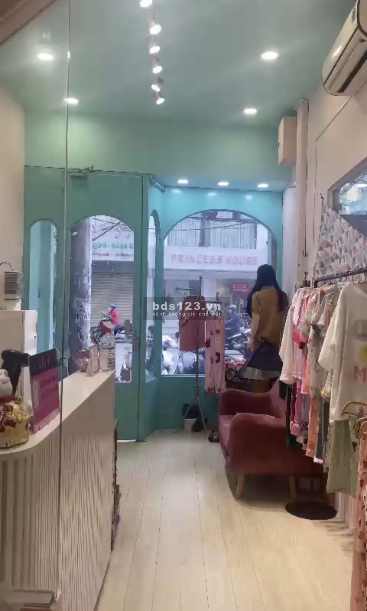 Cho thuê toà nhà mặt tiền đường 115 Trần Huy Liệu