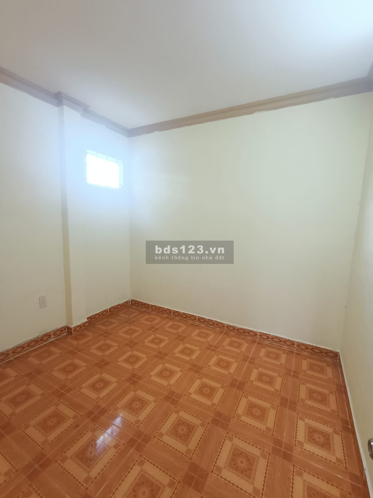 Nhà rẻ nhất 3 tỷ 35 - Tân Bình - 31M - 2 tầng - Hẻm 6M quay bước là ra chợ