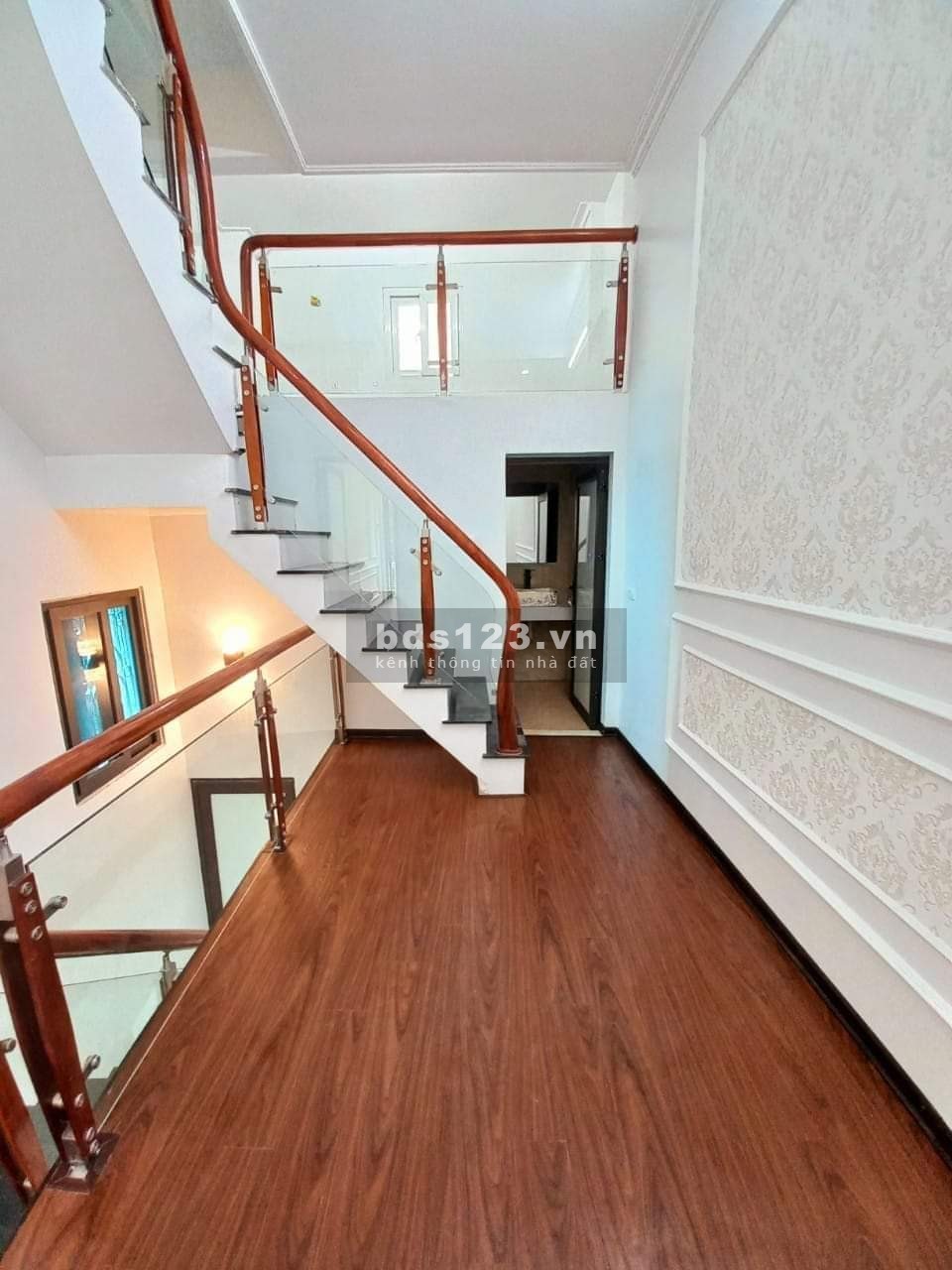 BÁN NHÀ MINH KHAI, NGÕ THÔNG, 3 GÁC ĐỖ CỬA, 37M x 3 TẦNG, 3,95 TỶ
