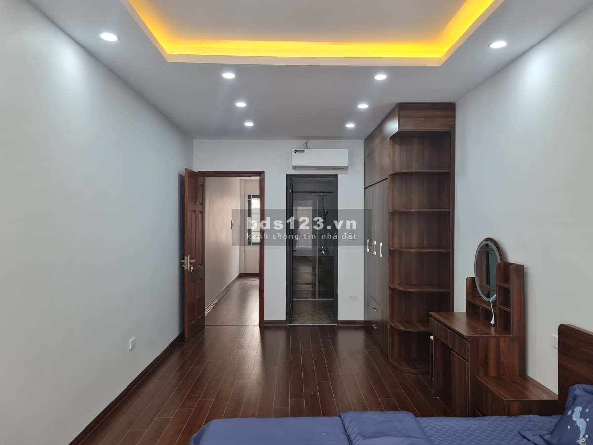 NHÀ ĐẸP NGỌC THỤY - Ô TÔ VÀO NHÀ - 43M2X5 TẦNG - 5,6 TỶ