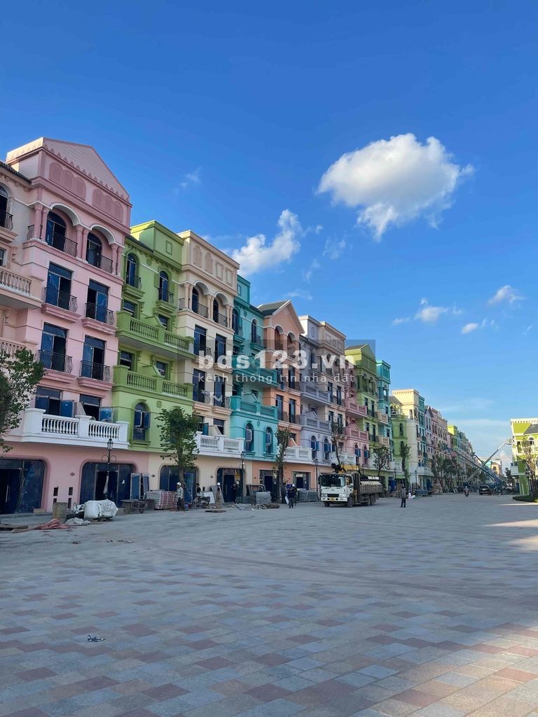 Cho thuê miễn phí 2 năm, căn Shophouse 2 mặt tiền đã hoàn thiện tầng 1 tại Mega Grand World Hà Nội
