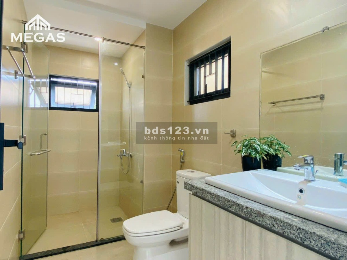 CHDV mới xây thang máy full nội thất mới ngay hàng xanh