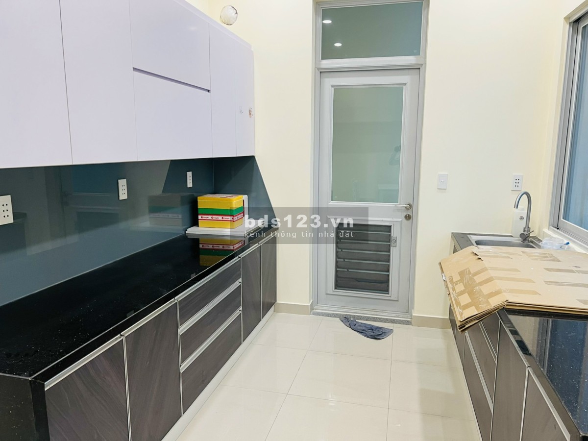 Gia đình bán căn biệt thự nam viên 7*18m ngay công viên hoa anh đào
