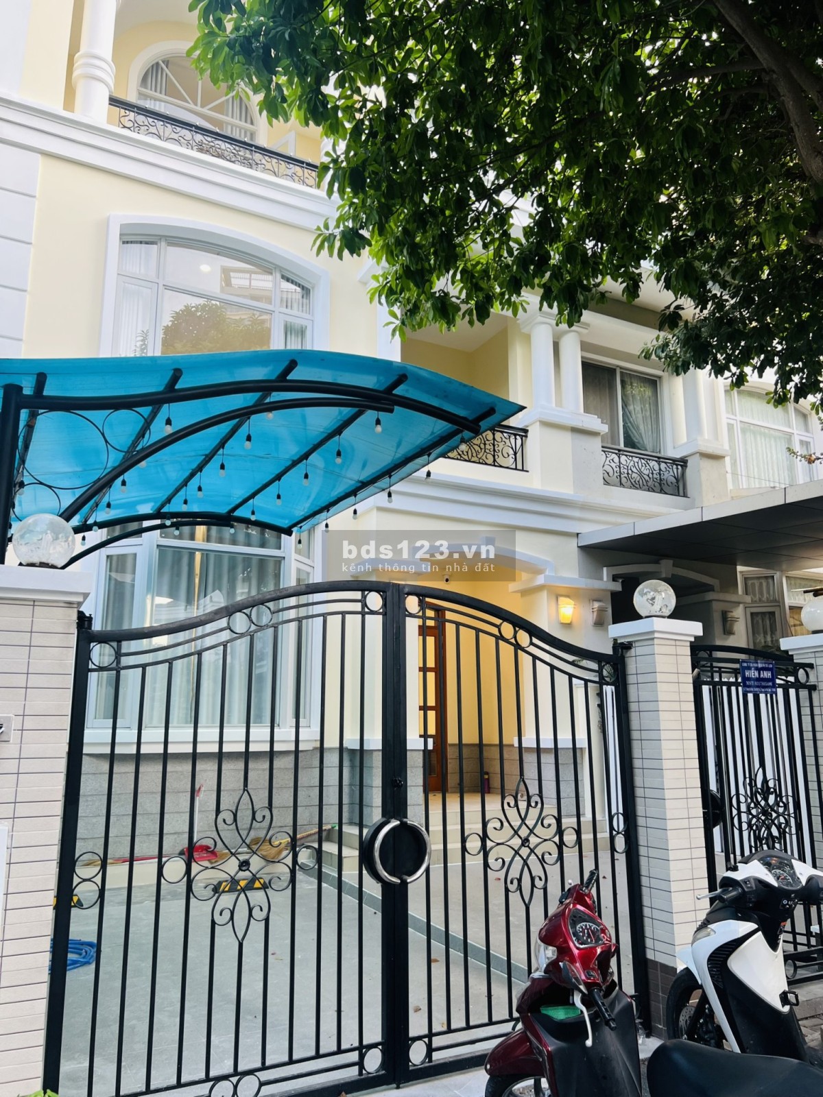 Gia đình bán căn biệt thự nam viên 7*18m ngay công viên hoa anh đào