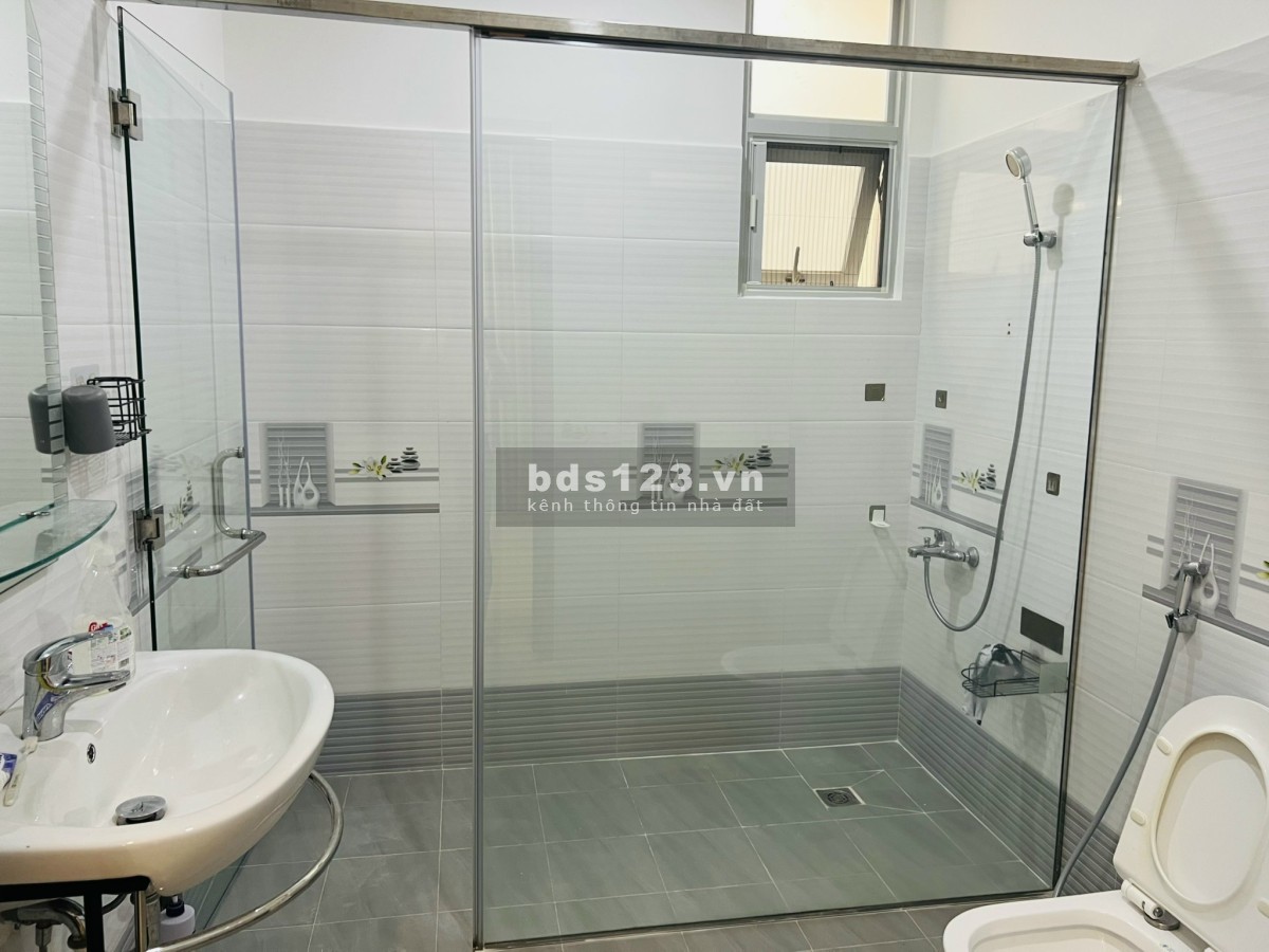 Gia đình bán căn biệt thự nam viên 7*18m ngay công viên hoa anh đào