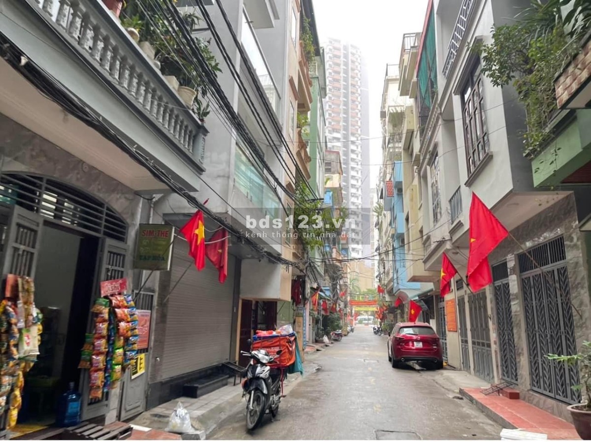 Nhà phân lô, ô tô tránh cực hiếm: Trường Chinh - Giải Phóng