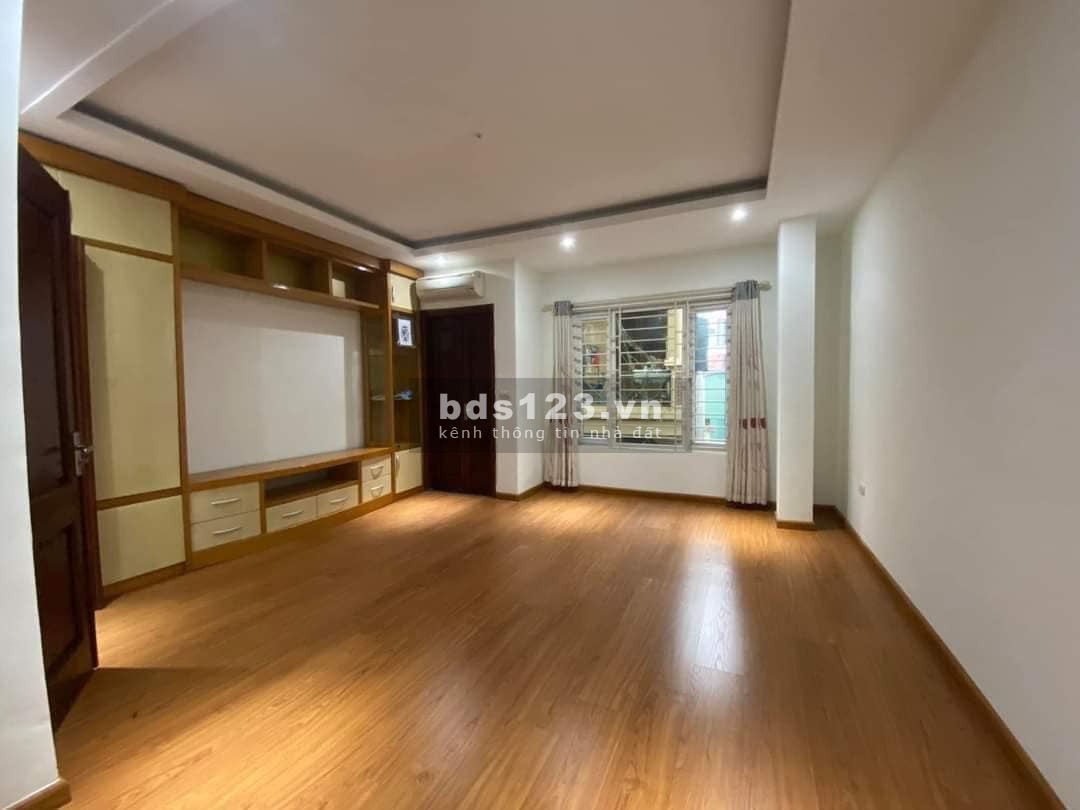 Bán nhà Cầu Giấy 40m2 ôtô vào nhà- lô góc-kinh doanh giảm chào cực sâu