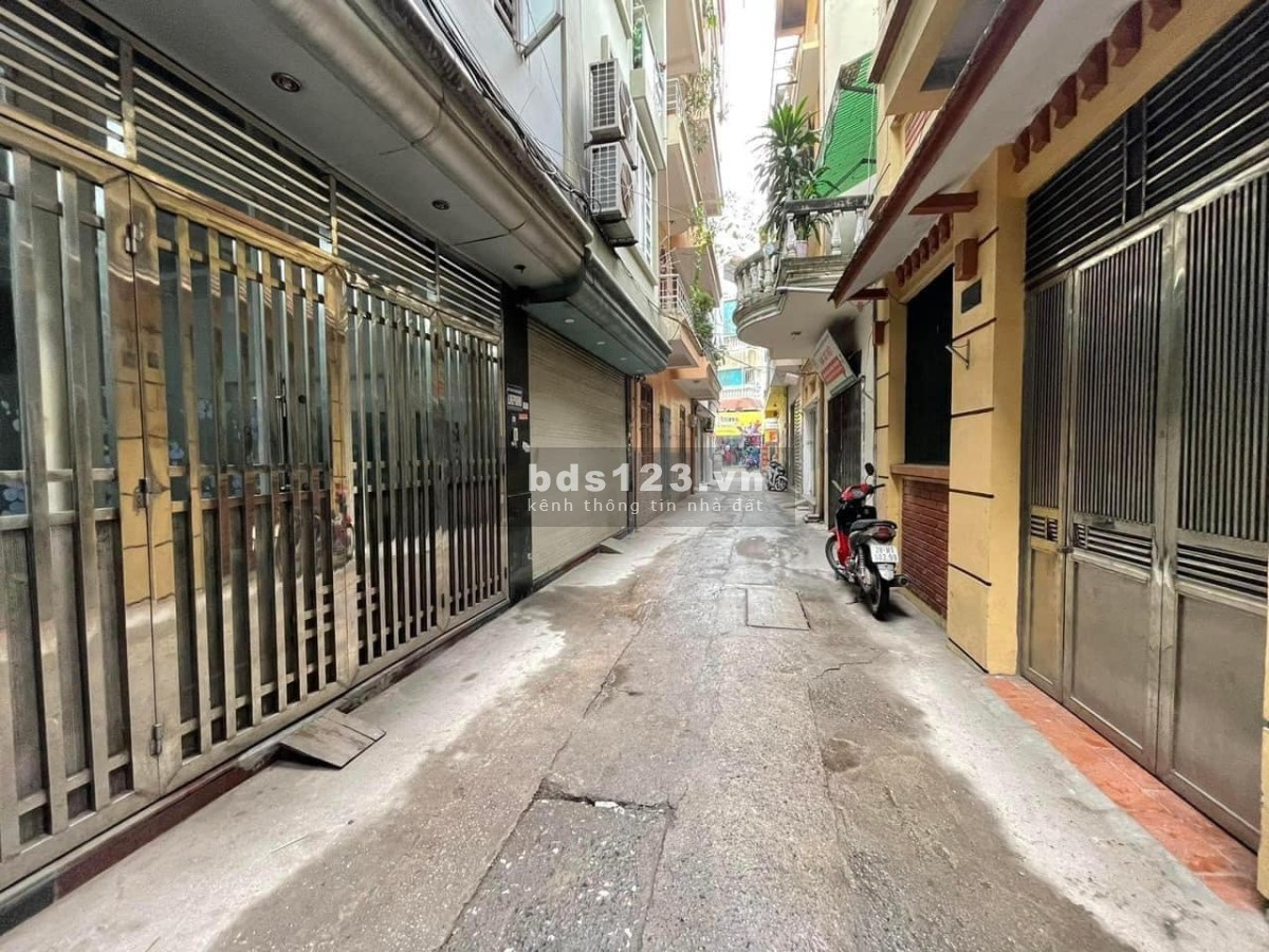 Bán nhà Cầu Giấy 40m2 ôtô vào nhà- lô góc-kinh doanh giảm chào cực sâu